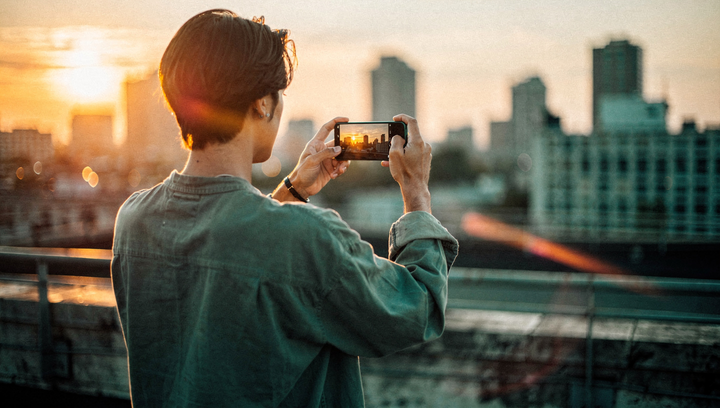 Golden Hour Stadtfotografie aufgenommen mit einem Smartphone
